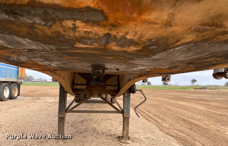 image for item MM9358 2003 Utility Trailer  flatbed trailer