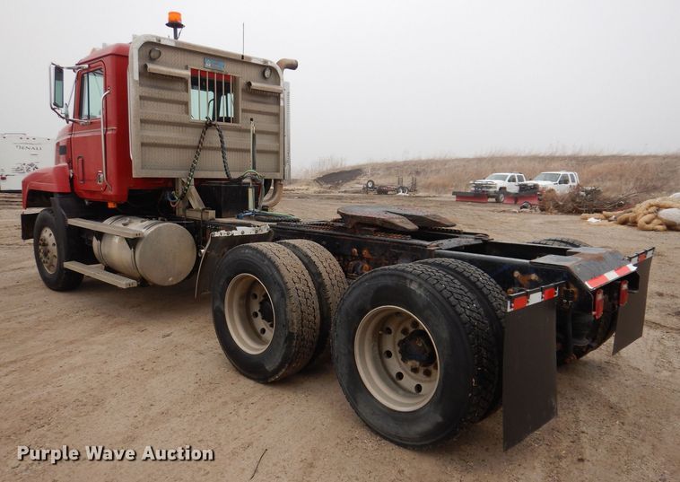 image for item MO9543 1993 Mack CH613  semi truck