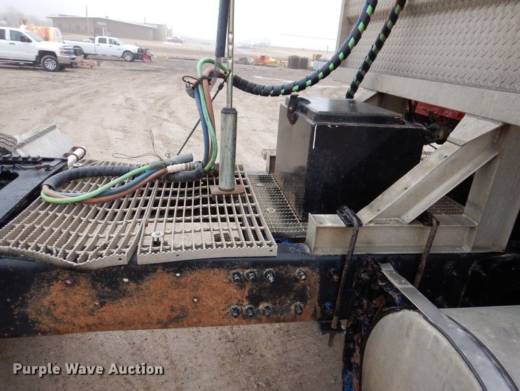 image for item MO9543 1993 Mack CH613  semi truck