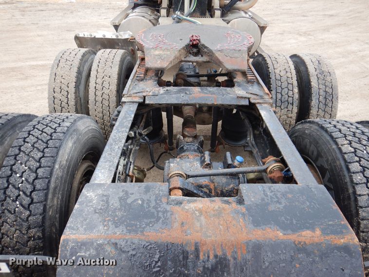 image for item MO9543 1993 Mack CH613  semi truck