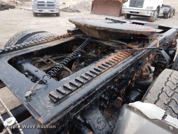 image for item MO9543 1993 Mack CH613  semi truck