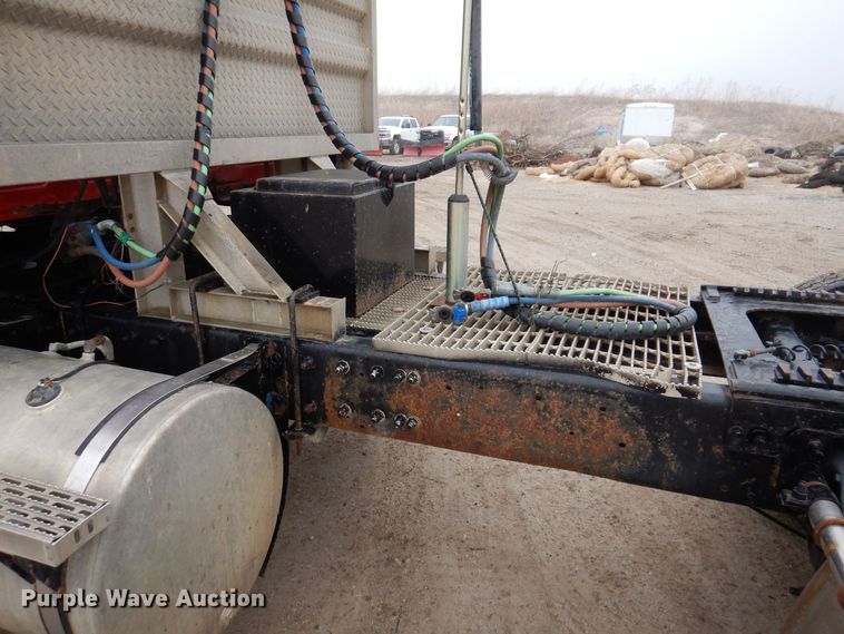 image for item MO9543 1993 Mack CH613  semi truck