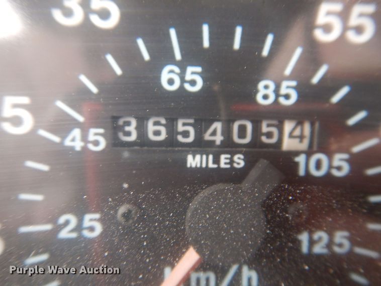 image for item MO9543 1993 Mack CH613  semi truck