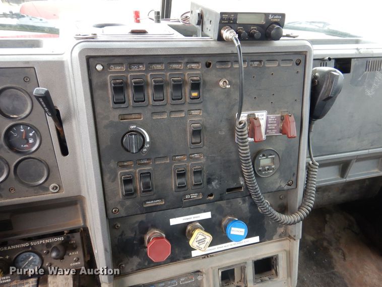 image for item MO9543 1993 Mack CH613  semi truck