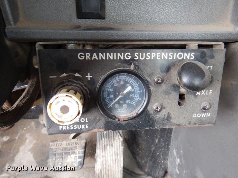 image for item MO9543 1993 Mack CH613  semi truck