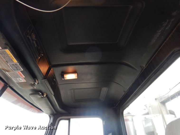 image for item MO9543 1993 Mack CH613  semi truck