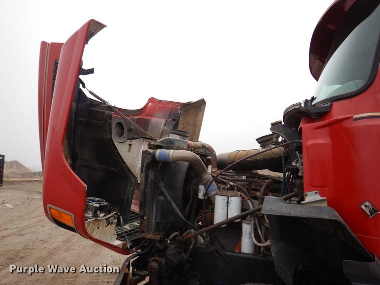 image for item MO9543 1993 Mack CH613  semi truck