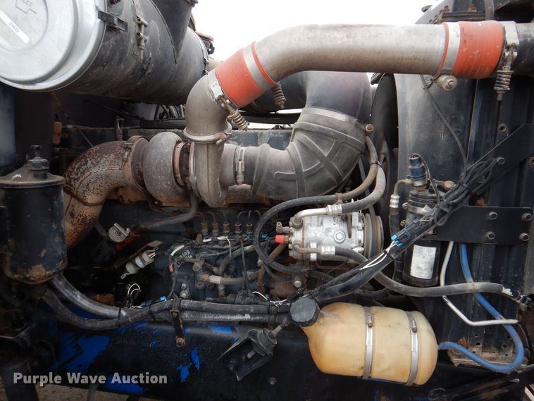 image for item MO9543 1993 Mack CH613  semi truck