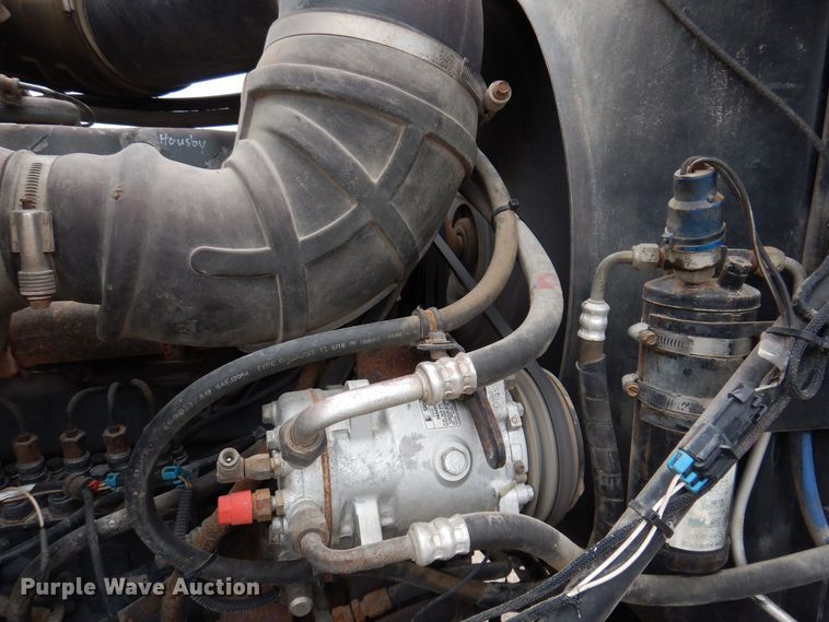 image for item MO9543 1993 Mack CH613  semi truck