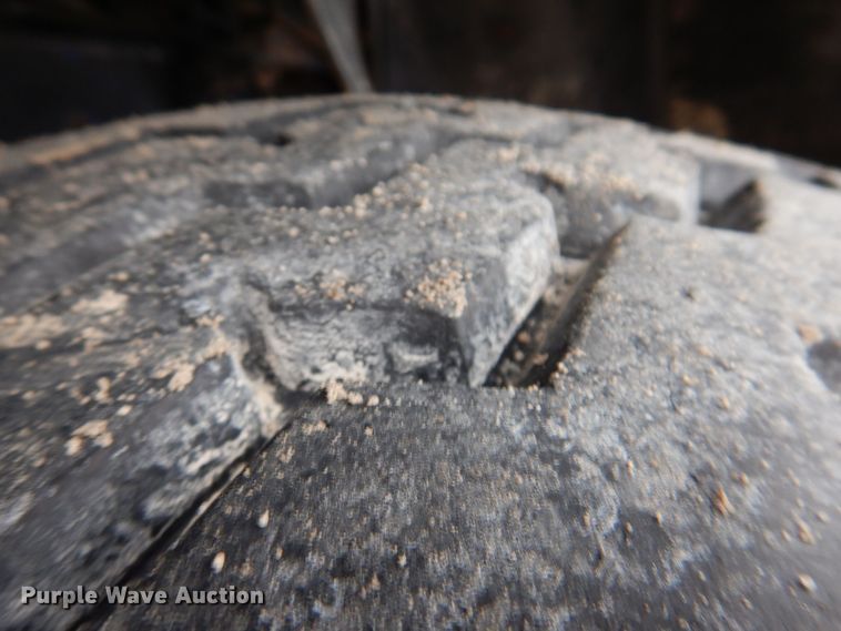 image for item MO9543 1993 Mack CH613  semi truck