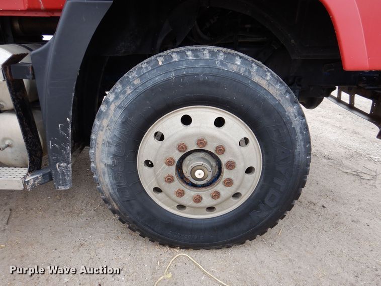 image for item MO9543 1993 Mack CH613  semi truck