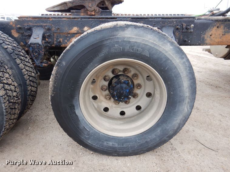 image for item MO9543 1993 Mack CH613  semi truck