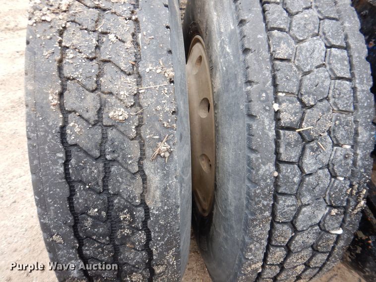 image for item MO9543 1993 Mack CH613  semi truck