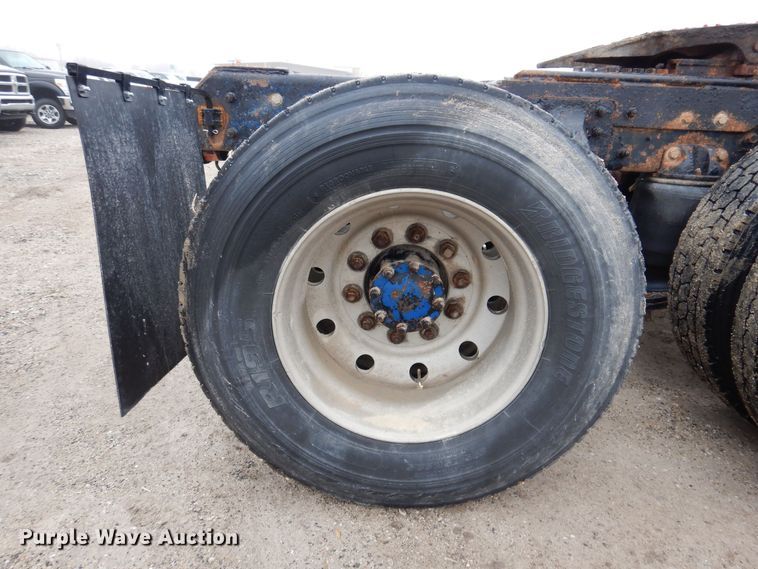 image for item MO9543 1993 Mack CH613  semi truck