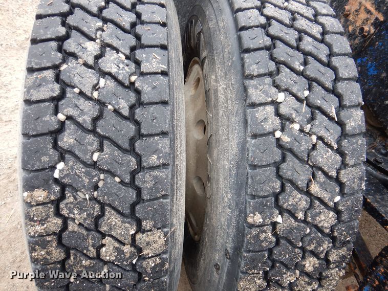 image for item MO9543 1993 Mack CH613  semi truck