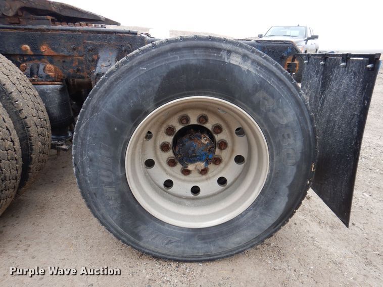 image for item MO9543 1993 Mack CH613  semi truck