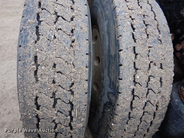 image for item MO9543 1993 Mack CH613  semi truck