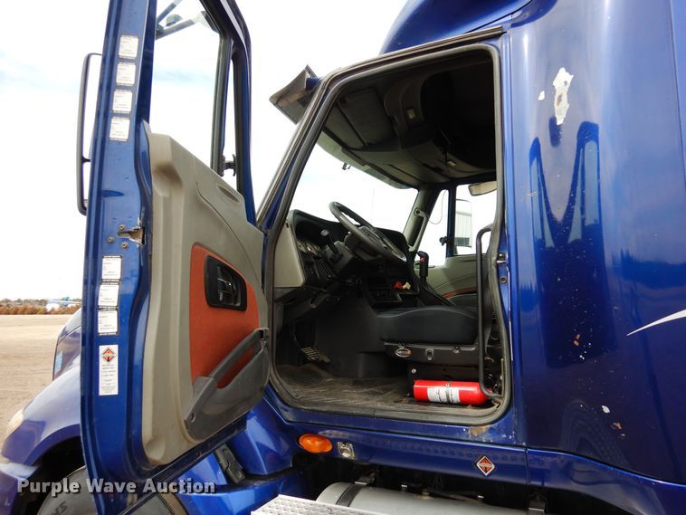 image for item MR9740 2012 International ProStar  semi truck