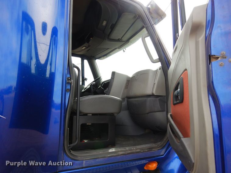 image for item MR9740 2012 International ProStar  semi truck