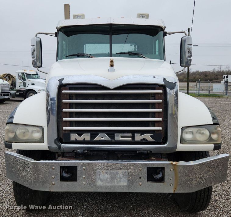 image for item MW9554 2009 Mack GU713  semi truck
