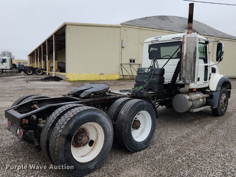 image for item MW9554 2009 Mack GU713  semi truck