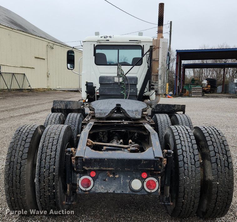 image for item MW9554 2009 Mack GU713  semi truck