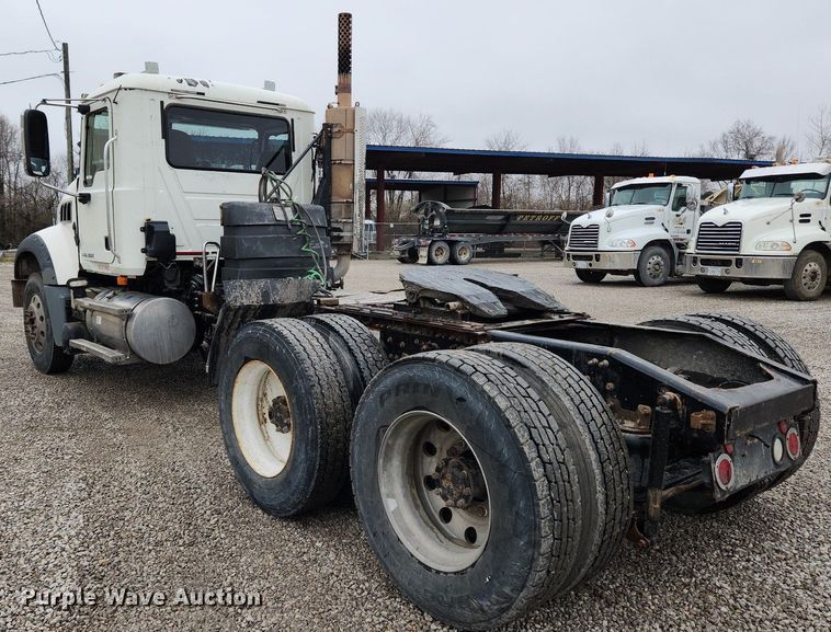 image for item MW9554 2009 Mack GU713  semi truck