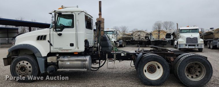 image for item MW9554 2009 Mack GU713  semi truck