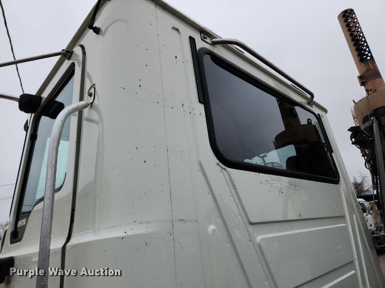 image for item MW9554 2009 Mack GU713  semi truck