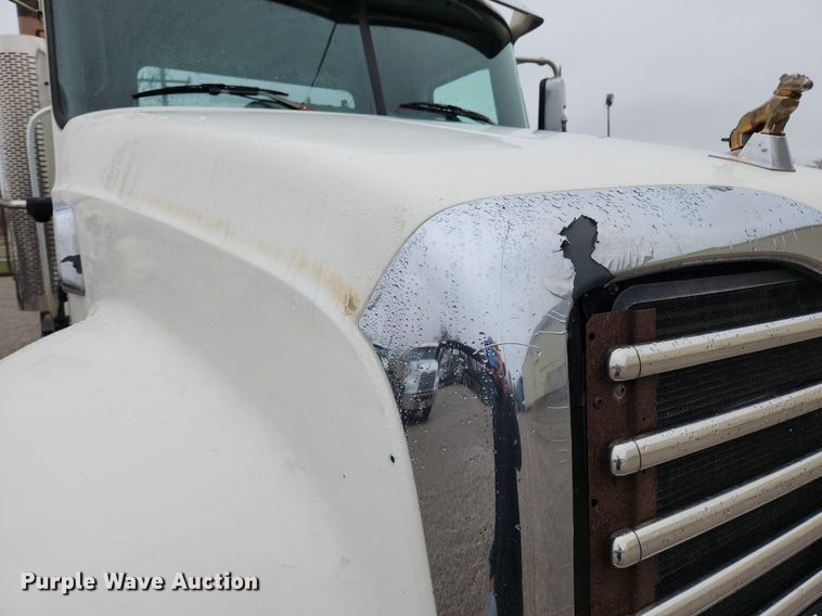 image for item MW9554 2009 Mack GU713  semi truck