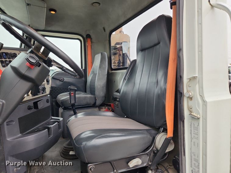 image for item MW9554 2009 Mack GU713  semi truck