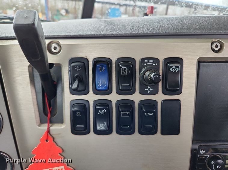 image for item MW9554 2009 Mack GU713  semi truck