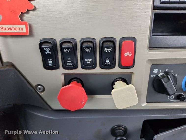 image for item MW9554 2009 Mack GU713  semi truck