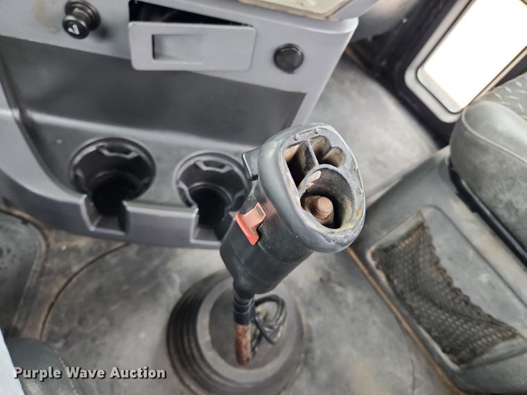 image for item MW9554 2009 Mack GU713  semi truck