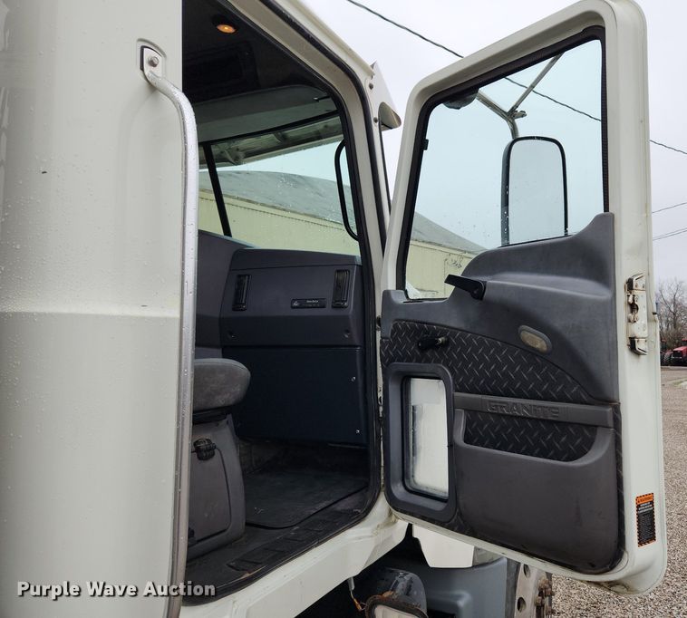 image for item MW9554 2009 Mack GU713  semi truck