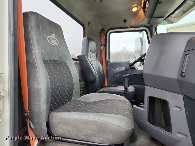 image for item MW9554 2009 Mack GU713  semi truck