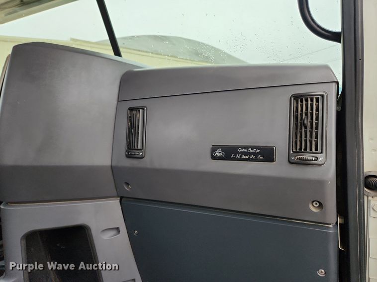 image for item MW9554 2009 Mack GU713  semi truck