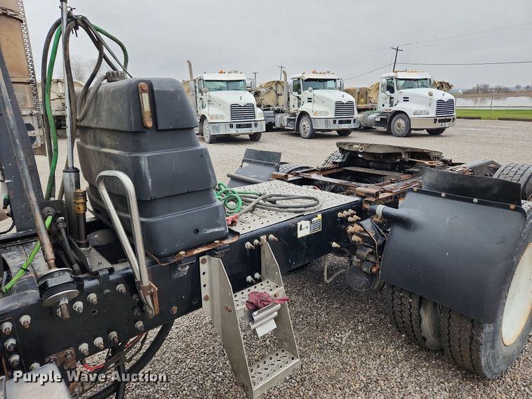 image for item MW9554 2009 Mack GU713  semi truck