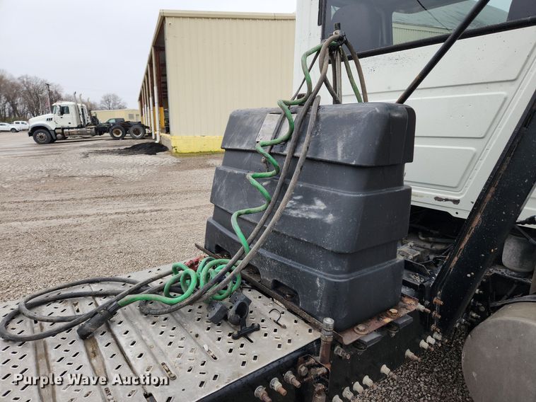 image for item MW9554 2009 Mack GU713  semi truck