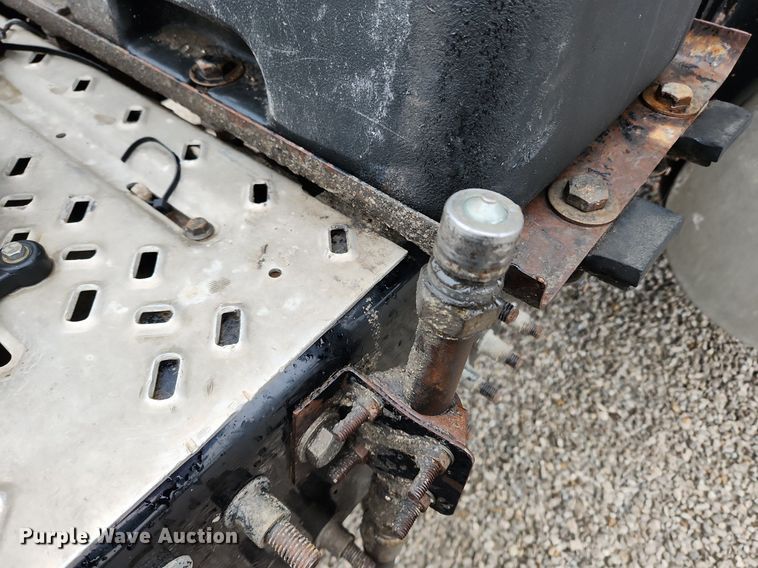 image for item MW9554 2009 Mack GU713  semi truck