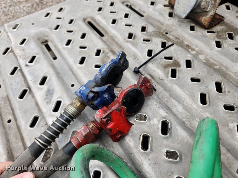 image for item MW9554 2009 Mack GU713  semi truck