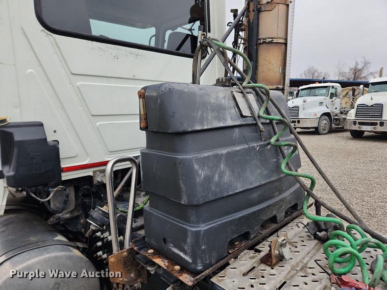 image for item MW9554 2009 Mack GU713  semi truck