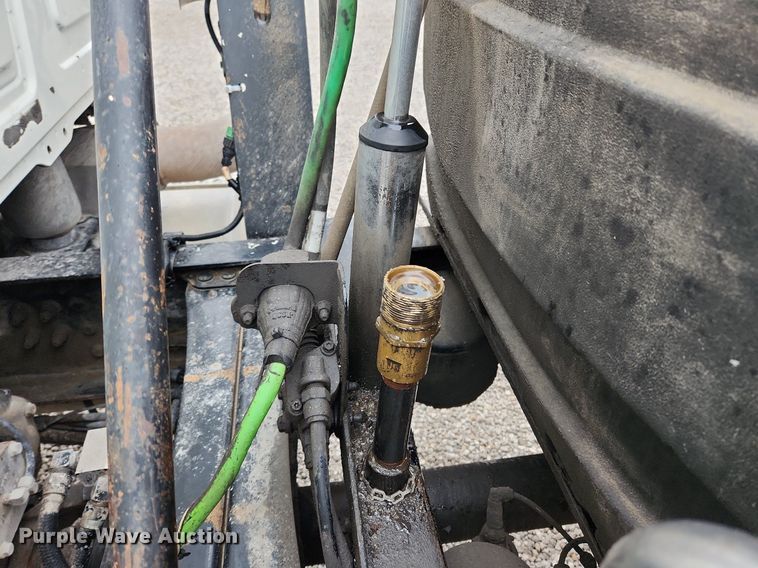 image for item MW9554 2009 Mack GU713  semi truck