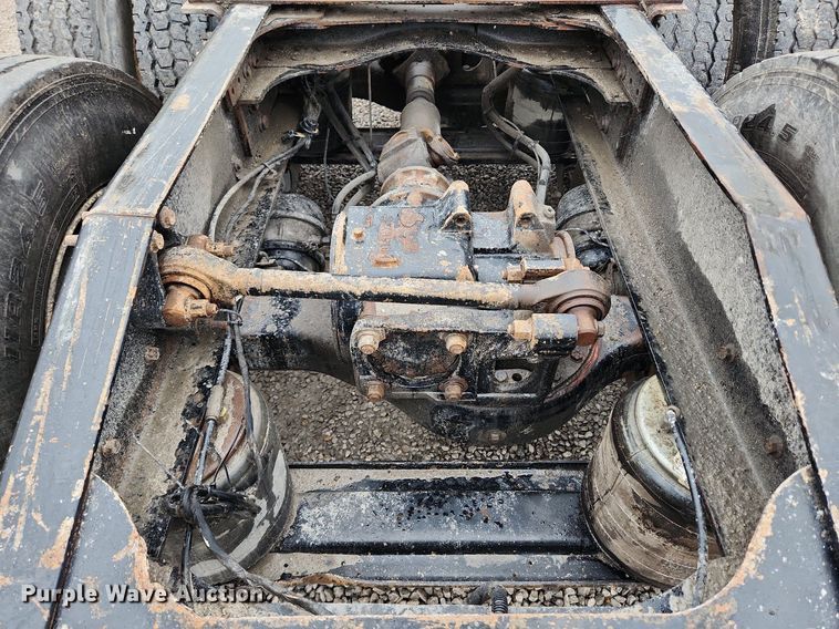 image for item MW9554 2009 Mack GU713  semi truck