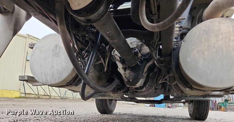 image for item MW9554 2009 Mack GU713  semi truck