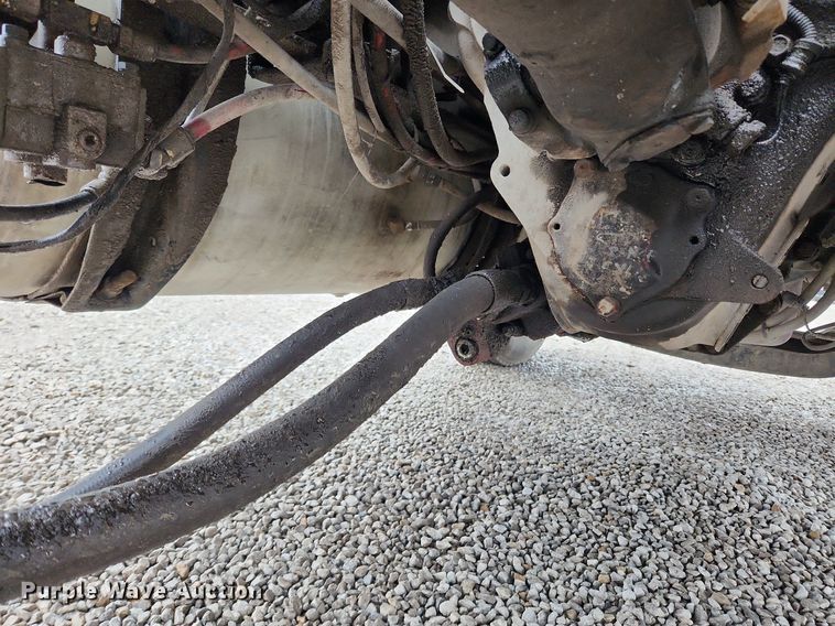 image for item MW9554 2009 Mack GU713  semi truck