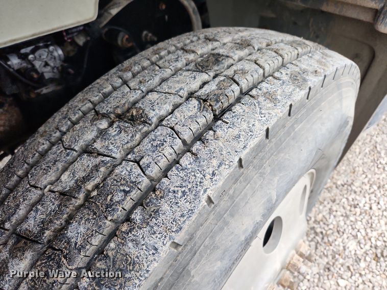 image for item MW9554 2009 Mack GU713  semi truck