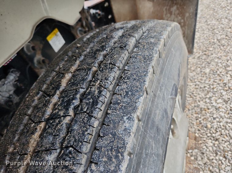 image for item MW9554 2009 Mack GU713  semi truck