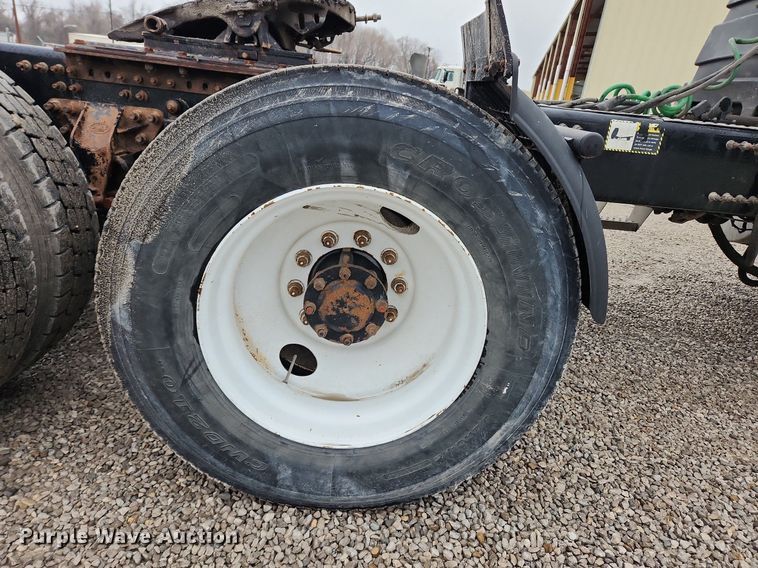 image for item MW9554 2009 Mack GU713  semi truck