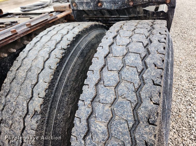 image for item MW9554 2009 Mack GU713  semi truck